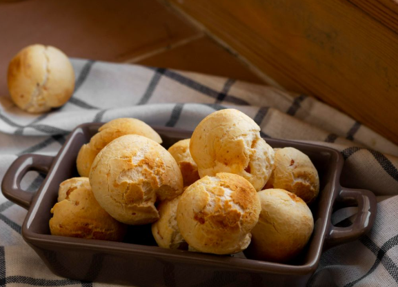 review-makanan-pao-de-queijo-roti-keju-lembut-brasil