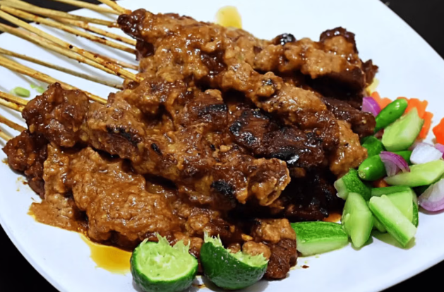 Review Makanan Sate Kambing Madura yang Empuk