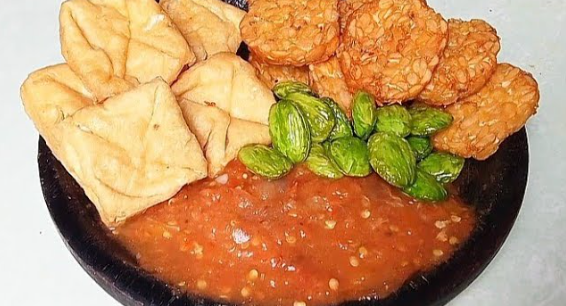 Review Tahu Tempe Sambal Terasi: Sederhana tapi Juara