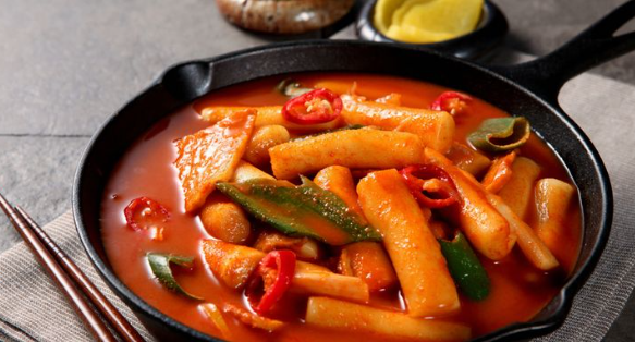 Review Makanan Tteokbokki Pedas Korea yang Paling Nagih