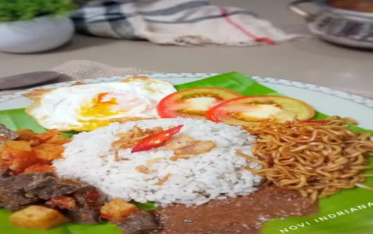 Review Makanan Nasi Uduk Betawi Gurih Santan Wangi